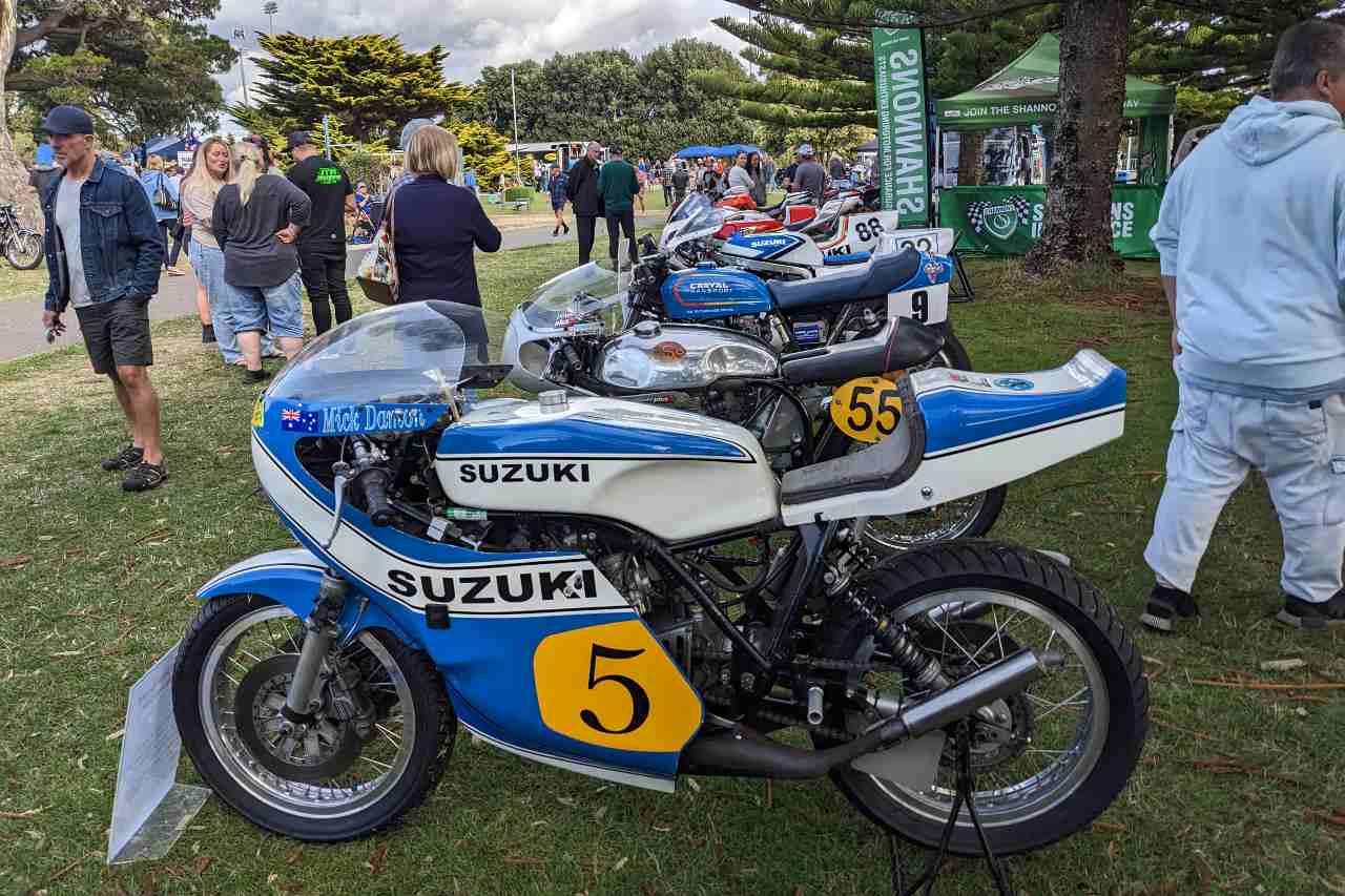 suzuki-race-bikes