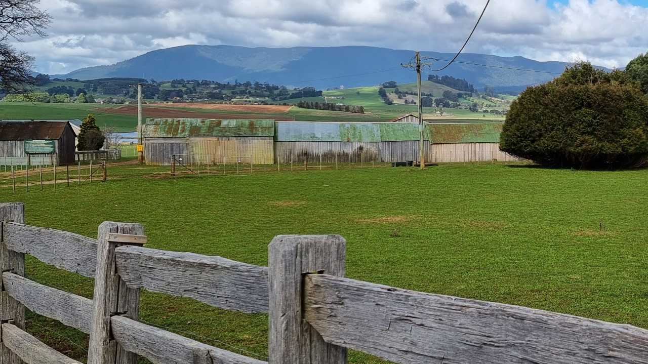 farm-fence-near-scottsdale-taasmania