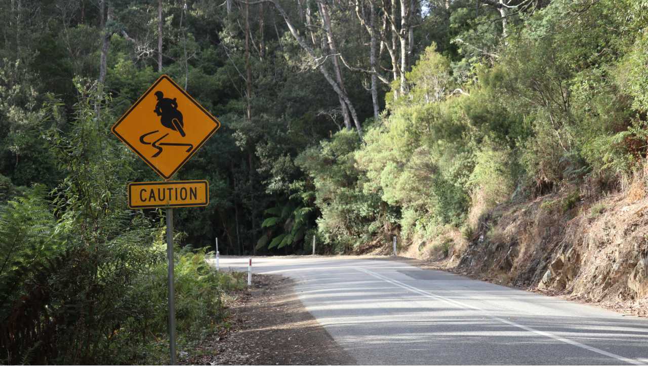 the-sidling-road-near-scottsdale.-tasmania