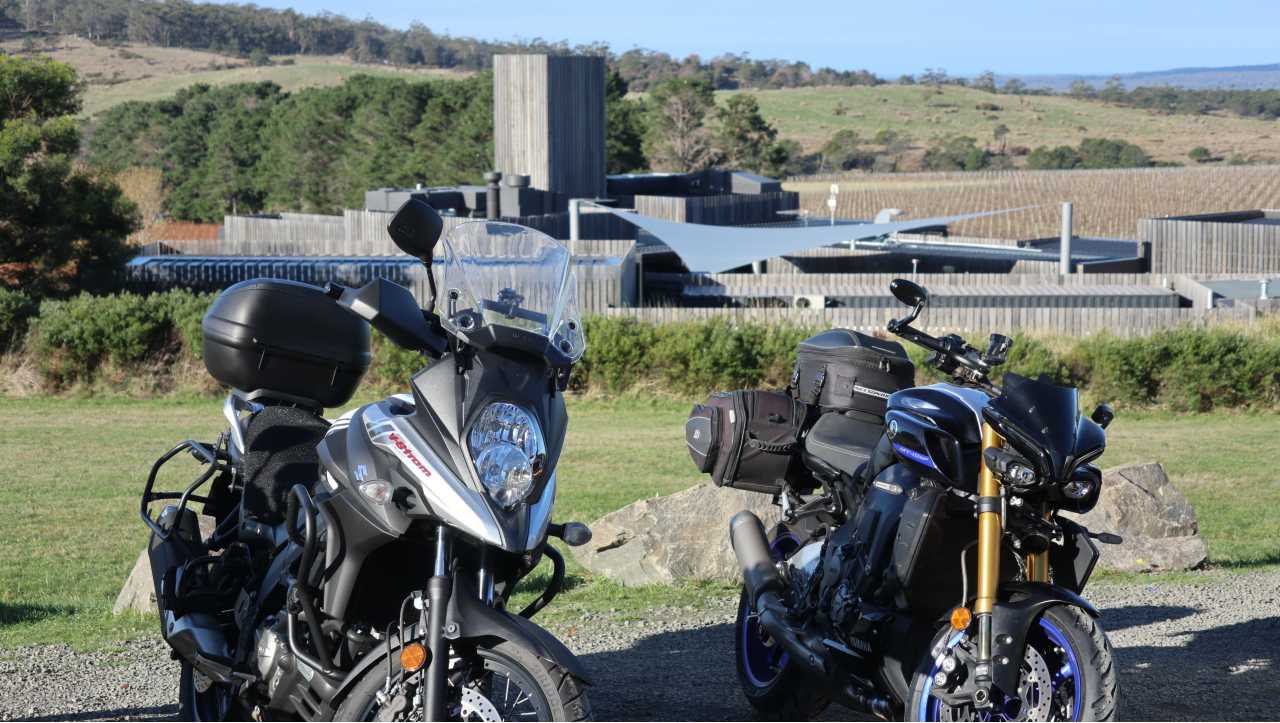 motorcycles-at-devils-corner