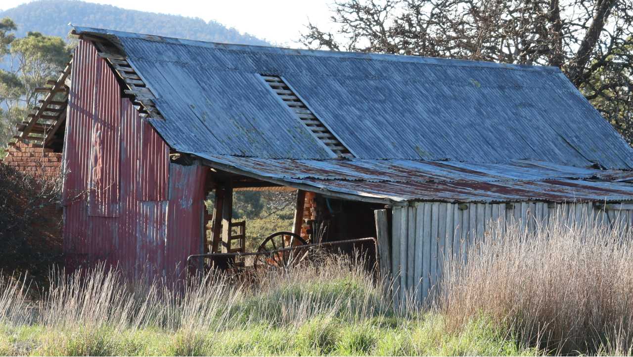 old-barn-east-coast-tasmania
