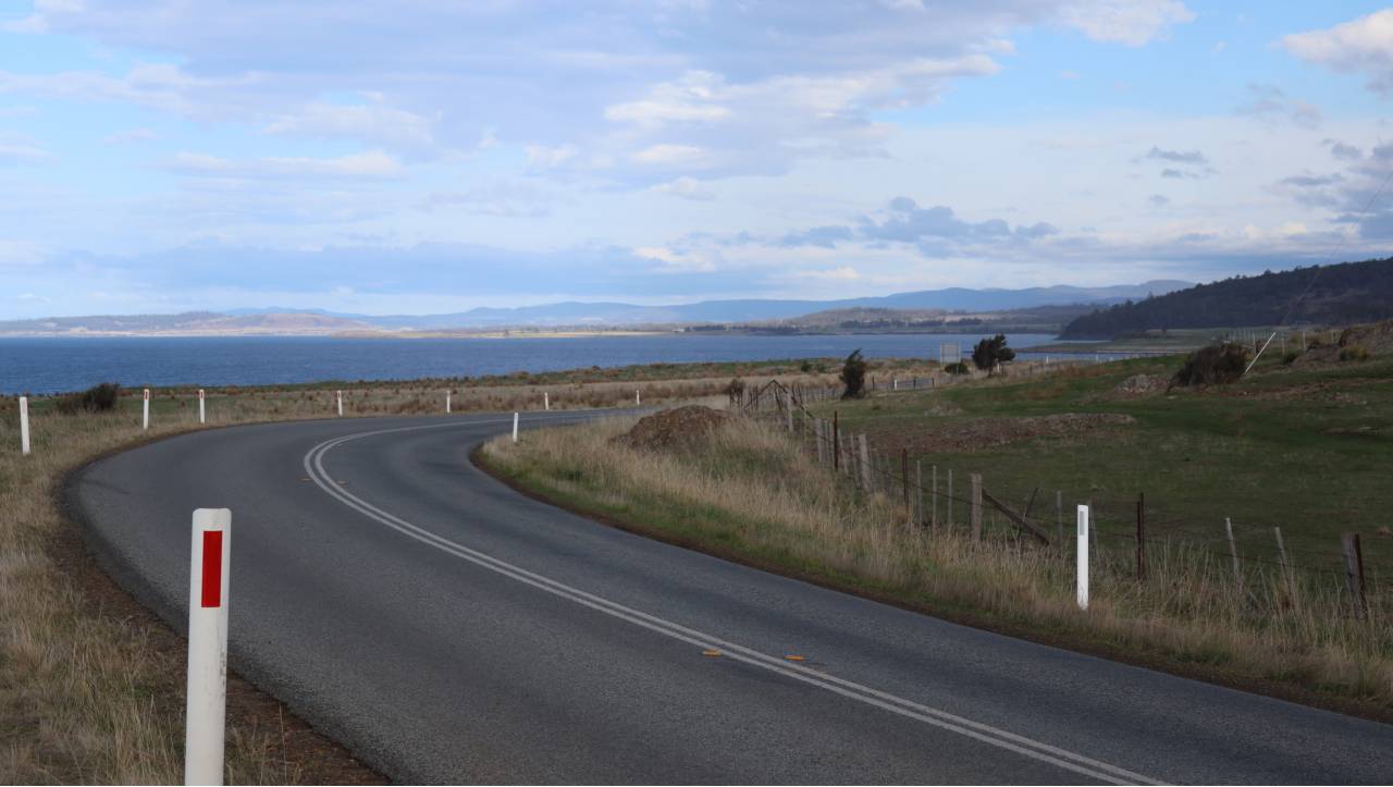 east-coast-tasmania-road-and-sea
