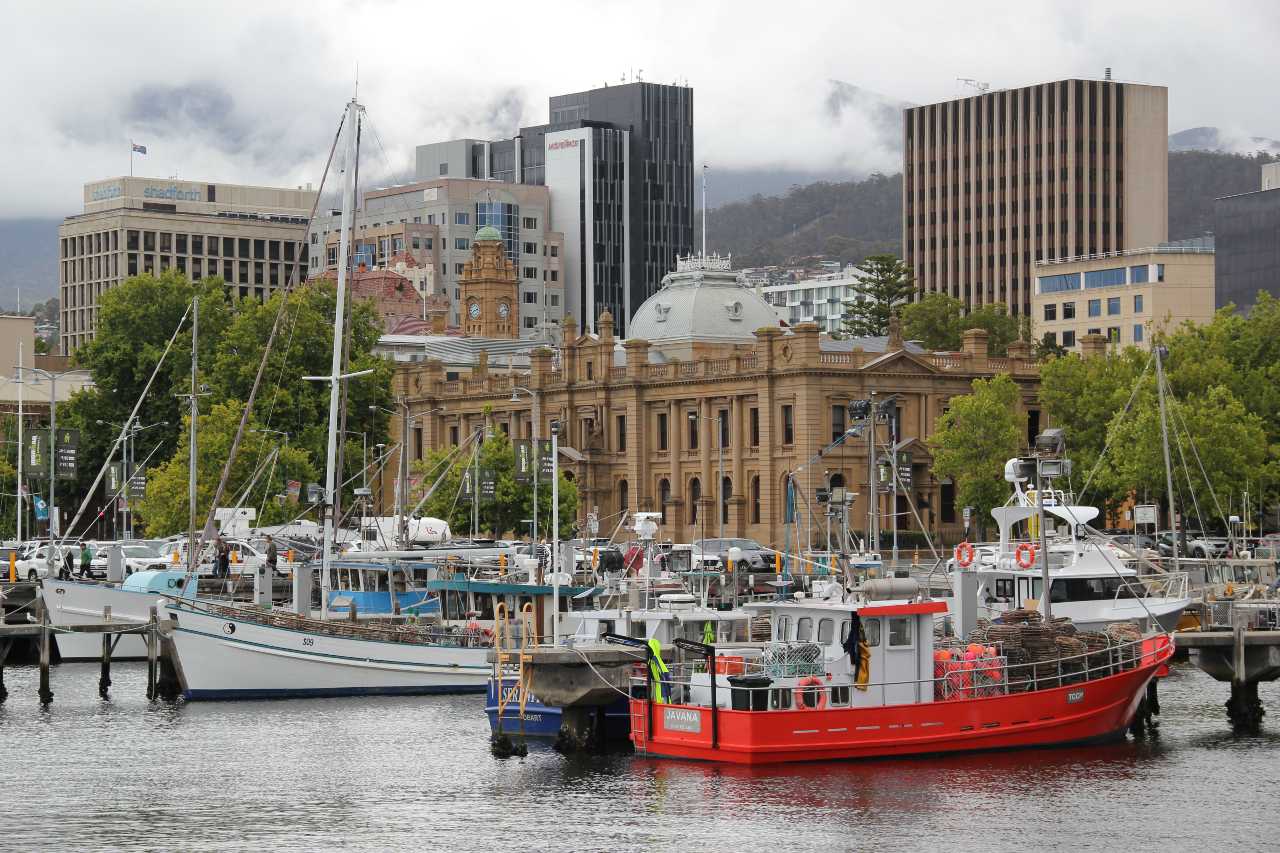 hobart-waterfront-with-fishing-boats