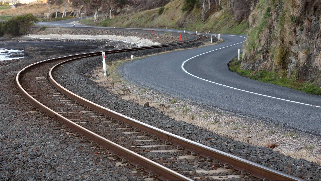 country-road-north-west-tasmania